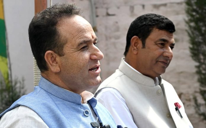 Srinagar-BJP-03-696x434 BJP Leader Sunil Sharma addresses media regarding government relations