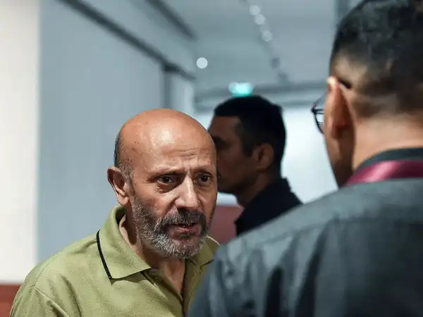 rs-polls-awami-ittehad-party-mla-backs-nc-to-keep-bjp-out